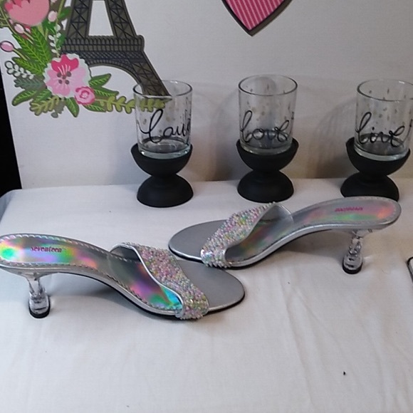 silver tone beaded heels - Picture 1 of 5